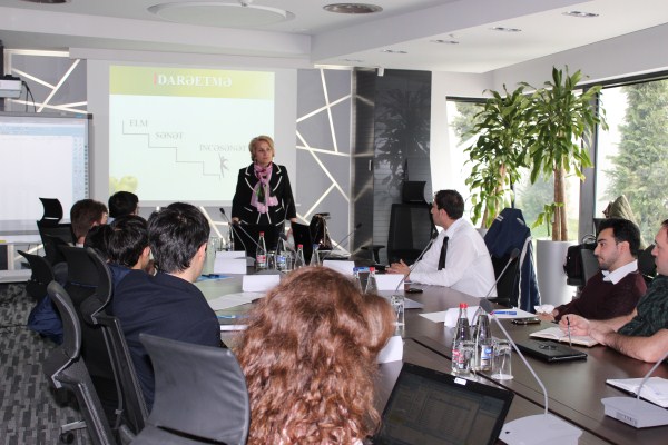 Azәrkosmos iş&ccedil;ilәri &uuml;&ccedil;&uuml;n "İdarәetmә" tәlimi