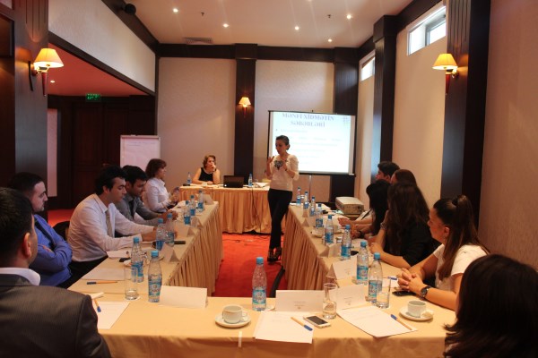 GDG Professionals "&Ouml;ncә m&uuml;ştәri" tәlimindә