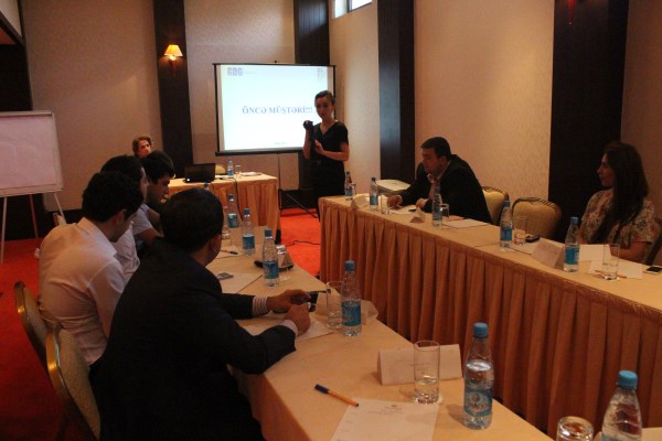  GDG Professionals "&Ouml;ncә m&uuml;ştәri" tәlimindә