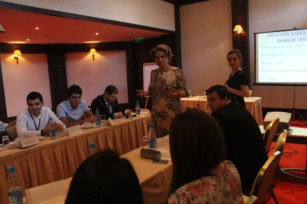  GDG Professionals "&Ouml;ncә m&uuml;ştәri" tәlimindә