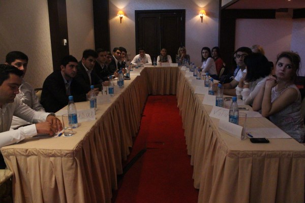 GDG Professionals "&Ouml;ncә m&uuml;ştәri" tәlimindә