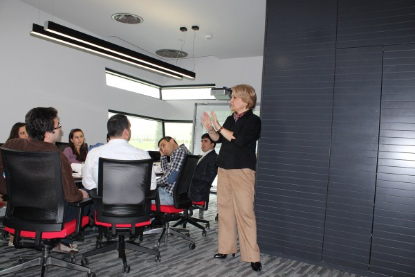 Azәrkosmos iş&ccedil;ilәri &uuml;&ccedil;&uuml;n "İdarәetmә" tәlimi